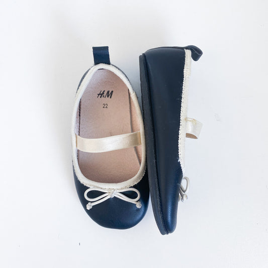 H&M - Shoes - Size 6 - 13.1cm